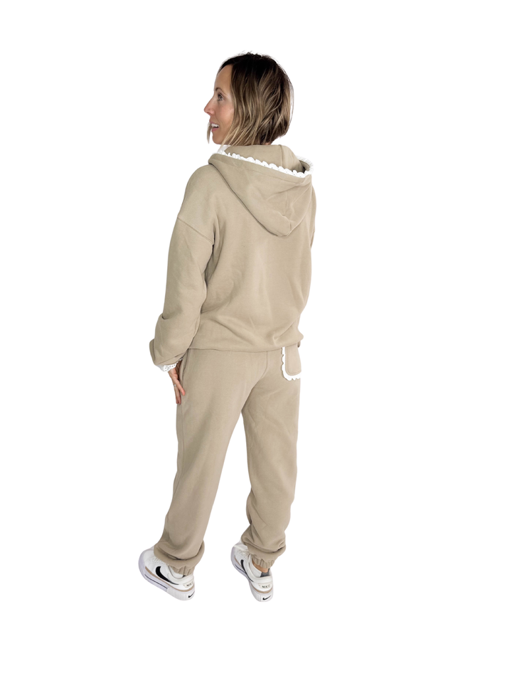 AMPERSAND AVENUE Comfort Zone Joggers- MOCHA LACE