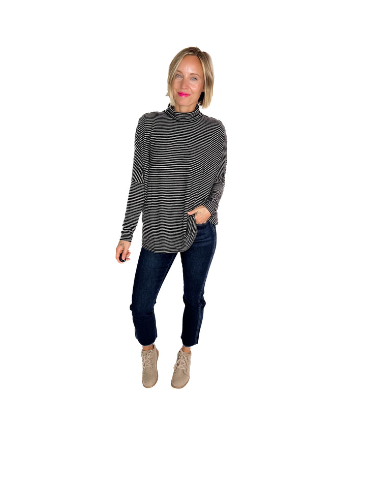 Mira Mock Neck Top- BLACK/CREAM