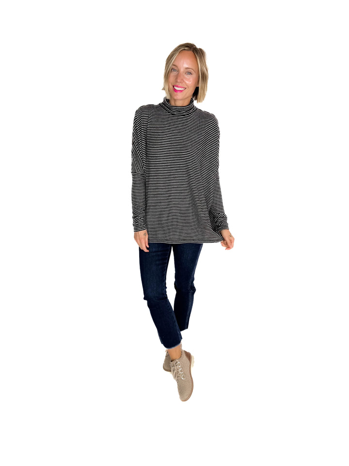 Mira Mock Neck Top- BLACK/CREAM