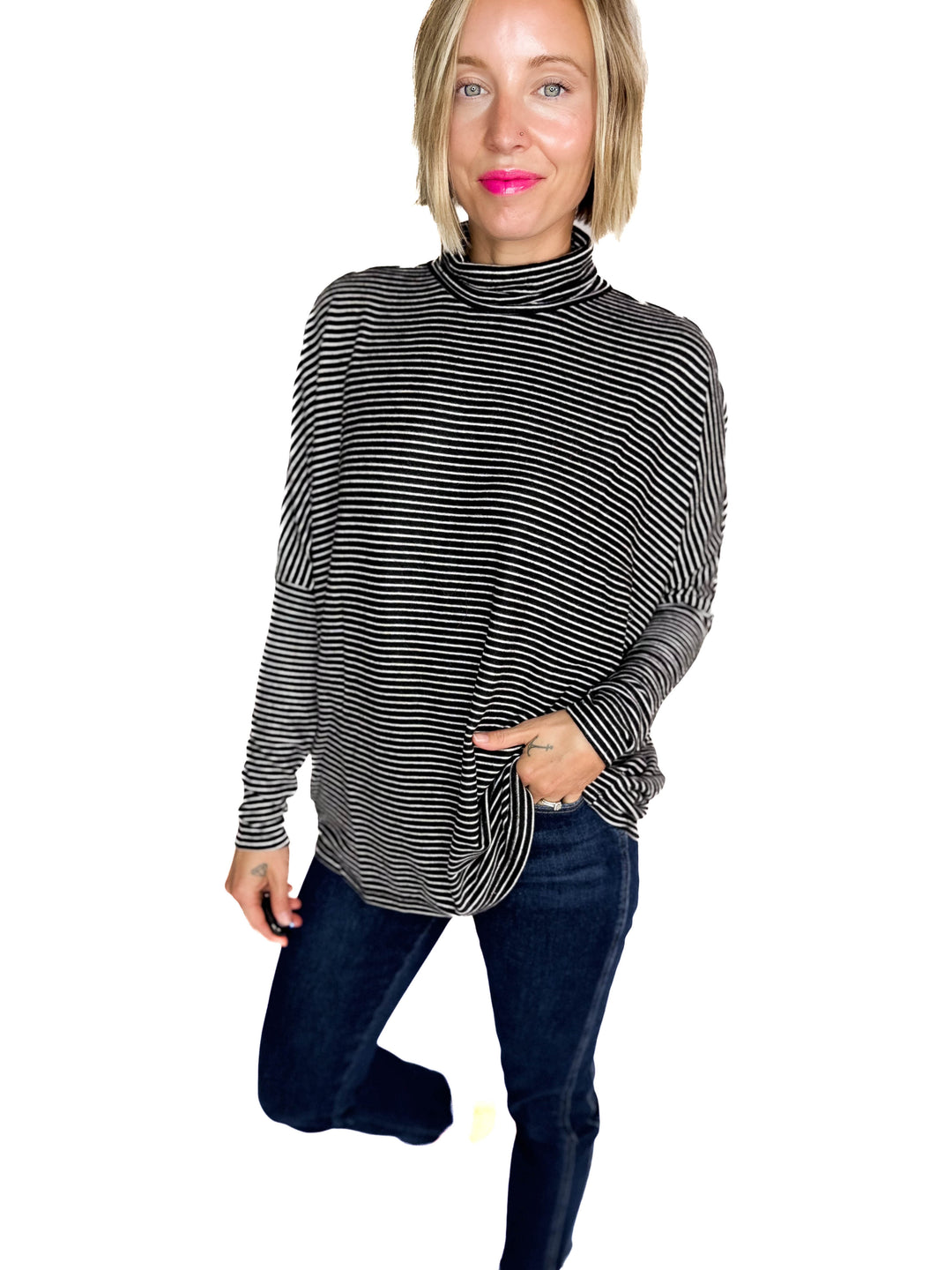 Mira Mock Neck Top- BLACK/CREAM