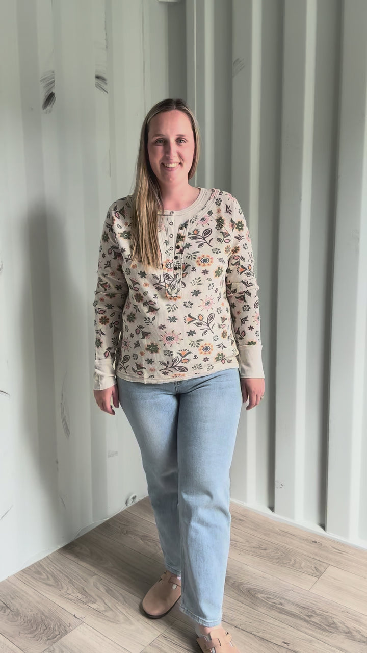 Vervet Goldleaf Mid Rise Relaxed Straight Leg- LIGHT WASH